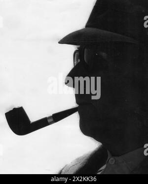 Simenon, Georges, 13.2.1903 - 4,9.1989, belgischer Schriftsteller und Drehbuchautor, 1950er, ADDITIONAL-RIGHTS-CLEARANCE-INFO-NOT-AVAILABLE Stockfoto
