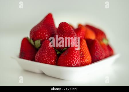 Erdbeeren auf einem Tablett Stockfoto