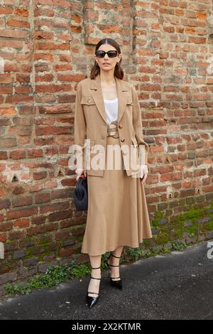 MAILAND, ITALIEN - 25. FEBRUAR 2024: Laura Barth vor der Modeschau Luisa Spagnoli, Mailand Fashion Week Street Style Stockfoto