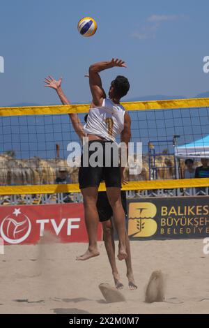 BALIKESIR, TURKIYE - 25. JUNI 2023: Undefinierter Athlet in der Pro Beach Tour Oren Leg Stockfoto