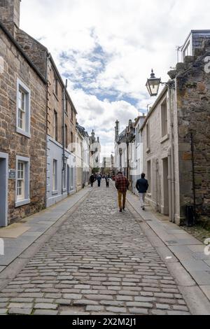 St Andrews, Schottland, Großbritannien. Straßenszene in der malerischen schottischen Stadt. Stockfoto