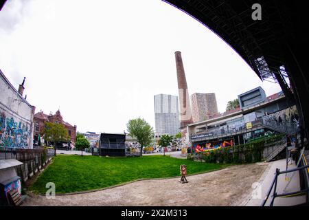 Die Arena in Wien ist ein Veranstaltungsort in der Wiener Landstraße, der sich als alternatives Kulturzentrum vor allem für Jugendkultur, Konzerte verschiedener Genres und andere musikalische Veranstaltungen versteht. Im Sommer auch Open-Air-Kino. Aufgenommen in Wien, Österreich am 22. April 2024. - 20240422 PD3838 Credit: APA-PictureDesk/Alamy Live News Stockfoto