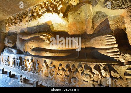 Ajanta Höhle Nr. 26 Mahaparinirvana im linken Gang. Stockfoto