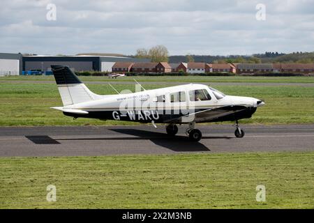 Piper PA28-161 Cherokee Warrior III at Wellesbourne Airfield, Warwickshire, Großbritannien (G-WARU) Stockfoto