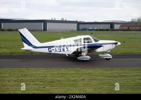 Piper PA28-180 Cherokee at Wellesbourne Airfield, Warwickshire, Großbritannien (G-ASWX) Stockfoto