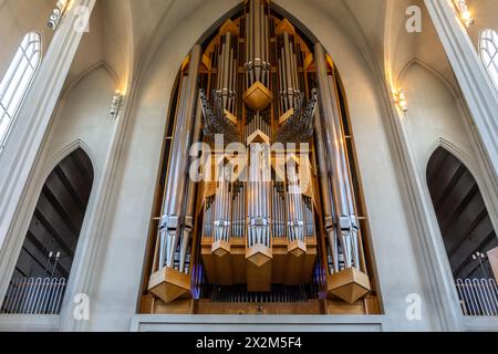 Reykjavik, Island, 14.05.22. Große Pfeifenorgeln in der Hallgrimskirkja-Kirche des deutschen Orgelbauers Johannes Klais aus Bonn. Stockfoto