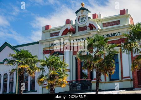 Ein Beispiel für historische viktorianische Architektur - das alte A. E. Kitchen Gebäude in der Victoria Avenue, Whanganui, Nordinsel, Neuseeland Stockfoto