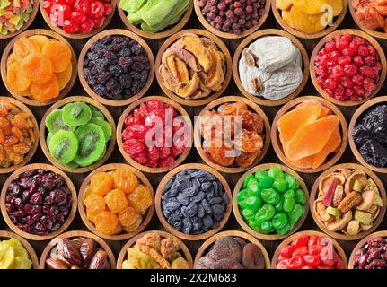 Mischung getrockneter Früchte und Beeren Hintergrund, Draufsicht Stockfoto