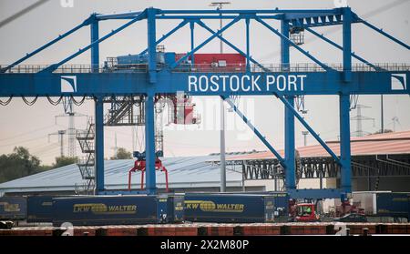 Der Umschlaghafen in Rostock. Rostock *** der Umschlagshafen Rostock Urheberrecht: FrankxHormannx/xnordlicht Stockfoto