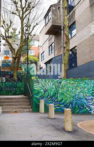 Bristol, England, 30. März 2024: Bunte Graffiti an der Fassade im Stadtteil Stokes Croft in Bristol Stockfoto