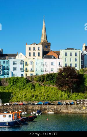 Geografie / Reisen, Großbritannien, Wales, Pembrokeshire, Tenby, Sommerblick auf hübsches Fischerdorf, ZUSÄTZLICHE RECHTE-CLEARANCE-INFO-NICHT-VERFÜGBAR Stockfoto