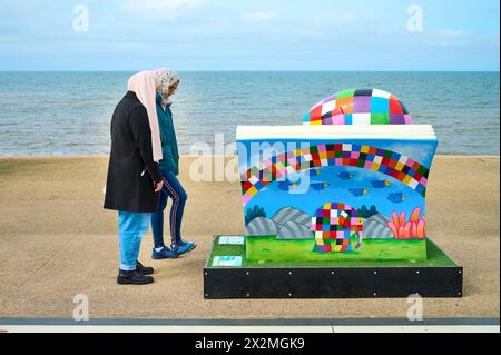 Elmer die Patchwork Elefanten Big Blackpool Parade zu Hilfe eines lokalen Kinderhospizes Stockfoto