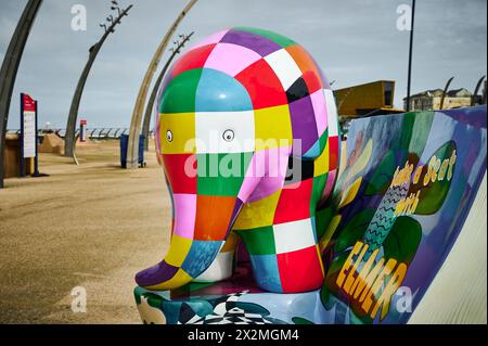 Elmer die Patchwork Elefanten Big Blackpool Parade zu Hilfe eines lokalen Kinderhospizes Stockfoto