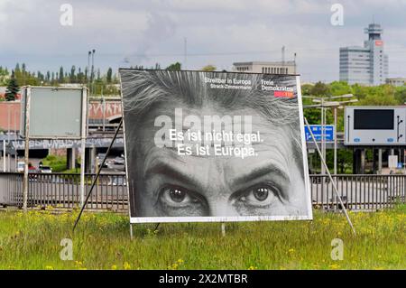 Ein Plakat der Partei FDP zur Europawahl. 6. bis 9. Juni 2024 wählen Sie die Bürgerinnen und Bürger der Europäischen Union EU zum zehnten Mal das Europäische Parlament. In Deutschland wird am Sonntag, 9. Juni 2024 gewählt. Berlin, 22.04.2024 *** Ein Poster der FDP-Partei für die Europawahlen vom 6. Bis 9. Juni 2024 wählen die Bürger der Europäischen Union zum zehnten Mal das Europaparlament in Deutschland, die Wahlen finden am Sonntag, 9. Juni 2024 statt Berlin, 22 04 2024 Foto:XS.xZeitzx/xFuturexImagex europawahl plakate 4410 Stockfoto