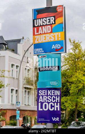 Plakate der Parteien AfD, CDU und Volt zur Europawahl. 6. bis 9. Juni 2024 wählen Sie die Bürgerinnen und Bürger der Europäischen Union EU zum zehnten Mal das Europäische Parlament. In Deutschland wird am Sonntag, 9. Juni 2024 gewählt. Berlin, 22.04.2024 *** Plakate der AfD-, CDU- und Volt-Parteien für die Europawahlen vom 6. Bis 9. Juni 2024 wählen die Bürger der Europäischen Union zum zehnten Mal das Europaparlament in Deutschland, Wahlen finden am Sonntag, 9. Juni 2024 statt 22 04 2024 Foto:XS.xZeitzx/xFuturexImagex europawahl plakate 4407 Stockfoto