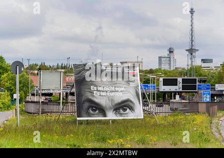 Ein Plakat der Partei FDP zur Europawahl. 6. bis 9. Juni 2024 wählen Sie die Bürgerinnen und Bürger der Europäischen Union EU zum zehnten Mal das Europäische Parlament. In Deutschland wird am Sonntag, 9. Juni 2024 gewählt. Berlin, 22.04.2024 *** Ein Poster der FDP-Partei für die Europawahlen vom 6. Bis 9. Juni 2024 wählen die Bürger der Europäischen Union zum zehnten Mal das Europaparlament in Deutschland, die Wahlen finden am Sonntag, 9. Juni 2024 statt Berlin, 22 04 2024 Foto:XS.xZeitzx/xFuturexImagex europawahl plakate 4409 Stockfoto