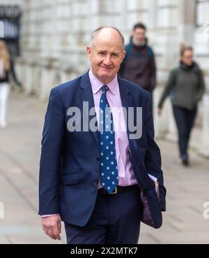 London, England, Großbritannien. April 2024. Der Postminister KEVIN HOLLINRAKE wird vor dem Kabinett gesehen. (Kreditbild: © Tayfun Salci/ZUMA Press Wire) NUR REDAKTIONELLE VERWENDUNG! Nicht für kommerzielle ZWECKE! Quelle: ZUMA Press, Inc./Alamy Live News Stockfoto