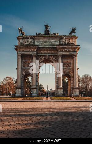 Der Friedensbogen ist ein Triumphbogen in Mailand am Anfang des Corso Sempione. Stockfoto