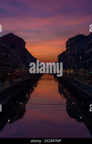 Sonnenuntergang auf dem Naviglio Grande in Mailand. Stockfoto