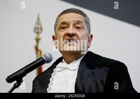 Roma, Italien. April 2024. Fabio Panetta, Governatore della Banca d'Italia, riceve presso l'Universit&#xe0; Roma Tre la laurea Honoris Causa in Scienze Giuridiche Banca e Finanza - Economia - Roma, Italia - Marted&#xec;, 23. April 2024 (Foto Cecilia Fabiano/LaPresse)&#xa0; Fabio Panetta, Gouverneur der Bank von Italien, erhält einen Ehrengrad in Rechtswissenschaften, Banken und Finanzen von der Roma Tre Universität - Wirtschaft - Rom, Italien - Dienstag, 23. April 2024 (Foto Cecilia Fabiano/LaPresse) Credit: LaPresse/Alamy Live News Stockfoto