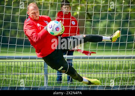 KÖLN - 23. APRIL 2024: Marvin Schwaebe, Training des 1. FC Köln in Geissbockheim in Geissbockheim Stockfoto