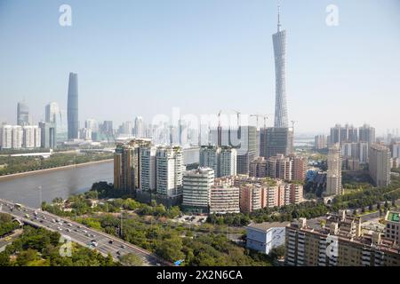 Panorama von Guangzhou mit Canton Tower und Twin Tower am Tag Stockfoto