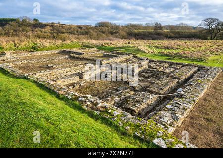 Überreste der North Leigh Roman Villa, eine römische Hofvilla am Ufer des Flusses Evenlode in Oxfordshire, England, Großbritannien Stockfoto