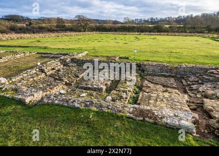 Überreste der North Leigh Roman Villa, eine römische Hofvilla am Ufer des Flusses Evenlode in Oxfordshire, England, Großbritannien Stockfoto