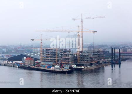 COPENGAGEN - 23. JUNI: Hochregallager von UNICEF wird am 23. Juni 2011 in Kopenhagen, Dänemark, gebaut. Höhe des Gebäudes. Bau beendet Stockfoto