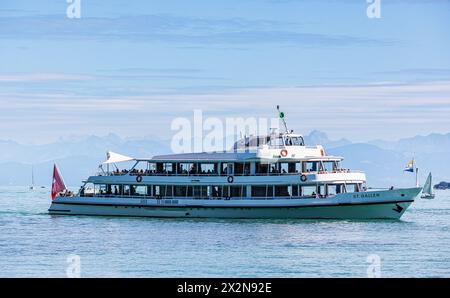 Das Motorschaff St. Gallen fährt vom Bodensee in den Hafen Konstanz ein. (Konstanz, Deutschland, 13.07.2022) Stockfoto