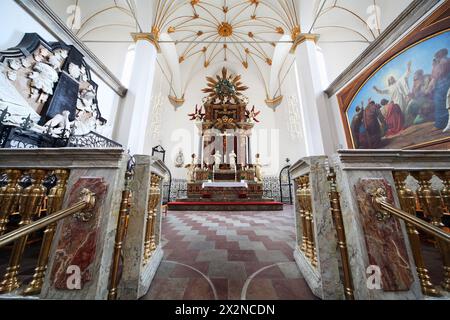 Das Innere des Trinitatis Kirke in Kopenhagen, Dänemark. Wunderschöner kunstvoller Altar Stockfoto