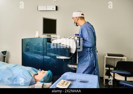 Eine Person in einem Krankenhausbett, die an einen Monitor angeschlossen ist, der Vitalparameter anzeigt. Stockfoto