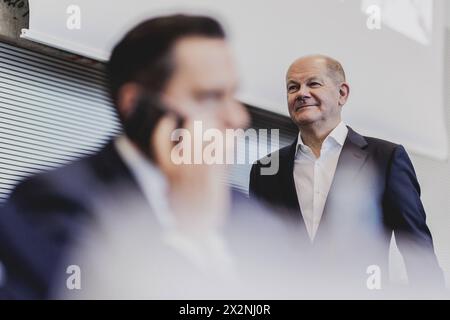 OLAF Scholz SPD, Bundeskanzler, aufgenommen vor der Fraktionssitzung der SPD-Bundestagsfraktion in Berlin, 23.04.2024. Berlin Deutschland *** Olaf Scholz SPD, Bundeskanzler, vor der Fraktionssitzung der SPD-Fraktion in Berlin, 23 04 2024 Berlin Deutschland Copyright: xFlorianxGaertnerxphotothek.dex Stockfoto