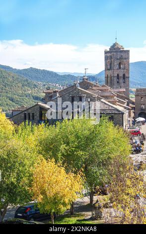 Stiftskirche Santa Maria d'Aínsa, erbaut zwischen dem 11. Und 12. Jahrhundert Stockfoto