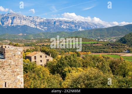 Peña Montañesa von Ainsa in der Region Aragon aus gesehen Stockfoto