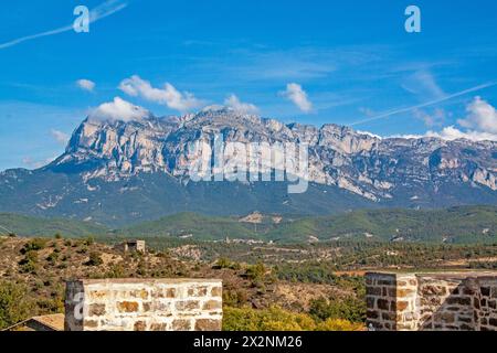 Peña Montañesa von Ainsa in der Region Aragon aus gesehen Stockfoto