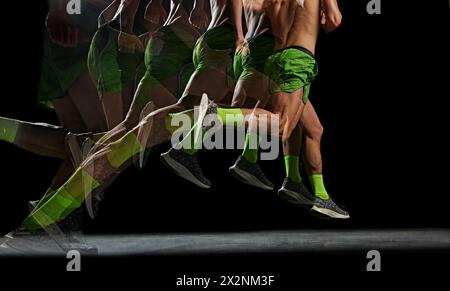 Zugeschnittenes Bild von sportlichen, muskulösen männlichen Beinen in Bewegung, die vor schwarzem Hintergrund mit Stroboskopeffekt laufen. Stockfoto
