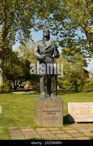 Sofia Bulgarien Denkmäler und die bulgarische Fliegerstatue des Soldaten Fliegers im Stadtpark in Osteuropa, Balkan, EU Stockfoto