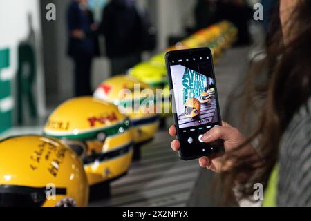 Turin, Italien. April 2024. Museo Nazionale Automobile, Turin, Italien, 23. April 2024, Senna Helme ( während AYRTON SENNA FOREVER - Mostra - Reportage Credit: Live Media Publishing Group/Alamy Live News Stockfoto