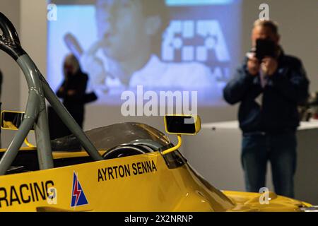 Turin, Italien. April 2024. Museo Nazionale Automobile, Turin, Italien, 23. April 2024, (Ausstellung Ayrton Senna Forever) während AYRTON SENNA FOREVER - Mostra - Reportage Credit: Live Media Publishing Group/Alamy Live News Stockfoto