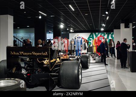 Turin, Italien. April 2024. Museo Nazionale Automobile, Turin, Italien, 23. April 2024, (Ausstellung Ayrton Senna Forever) während AYRTON SENNA FOREVER - Mostra - Reportage Credit: Live Media Publishing Group/Alamy Live News Stockfoto