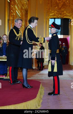 Generalleutnant Dame Sharon Nesmith wird von der Prinzessin Royal in Windsor Castle, Berkshire, zur Dame Commander des Order of the Bath ernannt. Bilddatum: Dienstag, 23. April 2024. Stockfoto