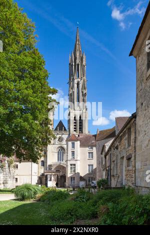 Die cathédrale Notre-Dame de Senlis ist eine römisch-katholische Kathedrale mit gotischer Architektur. Es ist ein Denkmal im Departement Oise in Senlis Stockfoto