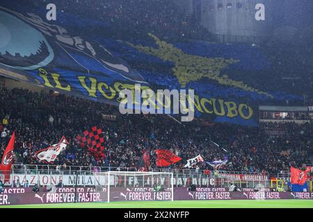 Mailand, Italien. April 2024. Die Fans des FC Internazionale sahen während des Fußballspiels der Serie A 2023/24 zwischen dem AC Milan und dem FC Internazionale im San Siro Stadion Anfeuerungen. Endergebnis; Mailand 1:2 Inter. (Foto: Fabrizio Carabelli/SOPA Images/SIPA USA) Credit: SIPA USA/Alamy Live News Stockfoto