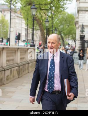 London, 23. April 2024 Kevin Hollinrake Abgeordneter vor dem Kabinettsbüro gesehen Whitehall Credit: Richard Lincoln/Alamy Live News Stockfoto