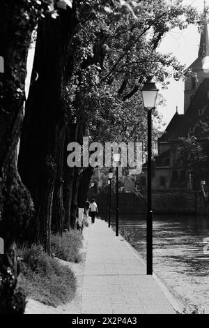 Fluss Ill Kais, Straßburg, Elsass, Frankreich, Archiv 80er Jahre Stockfoto