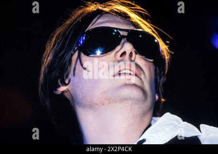 MANIC STREET PREACHERS, NICKY WIRE, READING FESTIVAL, 1997: Nicky Wire von der walisischen Band Manic Street Preachers, die am 13. September 1998 bei BBC Radio 1 Live, Coopers Field, Cardiff, Großbritannien, spielte. Die Band führte neue Songs von ihrem Album This Is My Truth, Yell Me Yours auf. Foto: Rob Watkins. Stockfoto