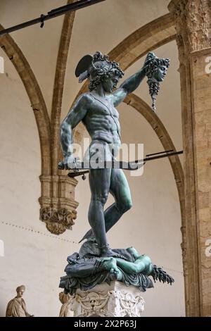 Perseus mit dem Kopf der Medusa, Perseo con la testa di Medusa, Palazzo Vecchio, Piazza della Signoria, Florenz, Toskana, Italien Stockfoto