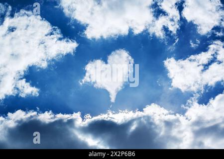 Wolkenherz Im Himmel Wunderschön Stockfoto