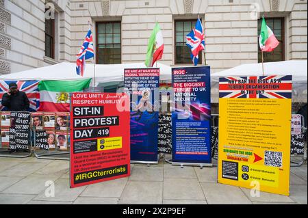 Protestlager in der King Charles Street, Whitehall, gegen das Korps der iranischen Revolutionsgarde, alias Sepah oder Pasdaran. London, England, Großbritannien Stockfoto